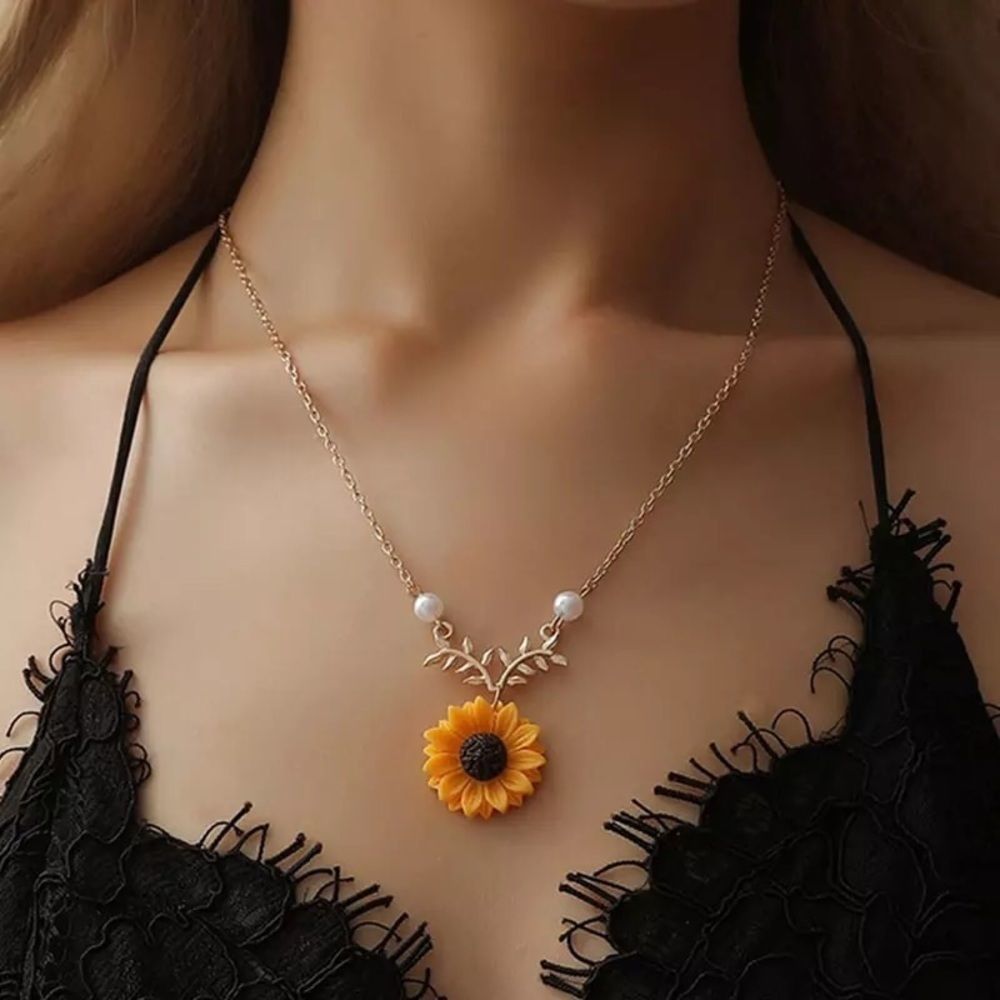 Sunflower bloom necklace